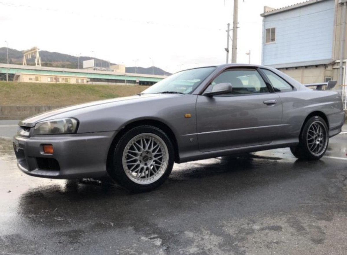 どちらさまか…
九州でスカイラインのラッピング（単色）やってくれる人いませんか🙇‍♂️
もっと贅沢言えば福岡とか…。
全塗装でも…。
ヨロシクお願いするとです…。