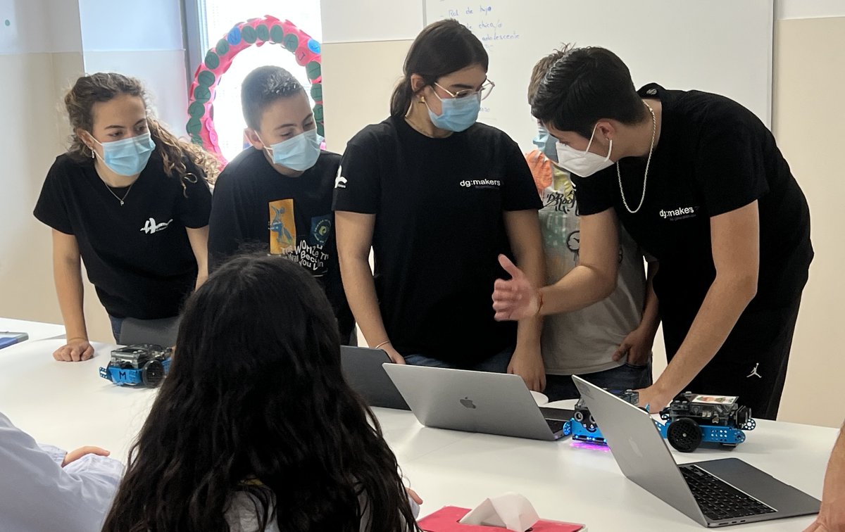 ⁦<a href="/DgMakers/">DGMakers</a>⁩ del ⁦<a href="/IesAlcantara/">IES Alcántara</a>⁩ imparten talleres tecnológicos en las Aulas Hospitalarias del hospital Virgen de la Arrixaca. La Conexión tecnológica para desconectar del hospital. ⁦<a href="/GoldenmacEDU/">K-tuin Educación</a>⁩ ⁦<a href="/inclusivarm/">Inclusiva Región de Murcia</a>⁩