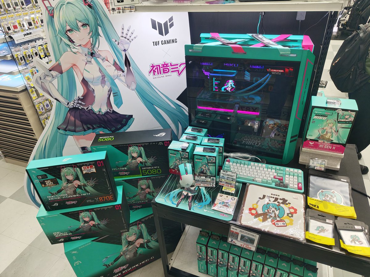 kourin0926's tweet photo. ワンズさんに寄ってミクさんパーツを見てきた。
来週末までマウスパッドが残っていたら買いたいなぁ。
#PCONES https://t.co/7GQuKpyXcz