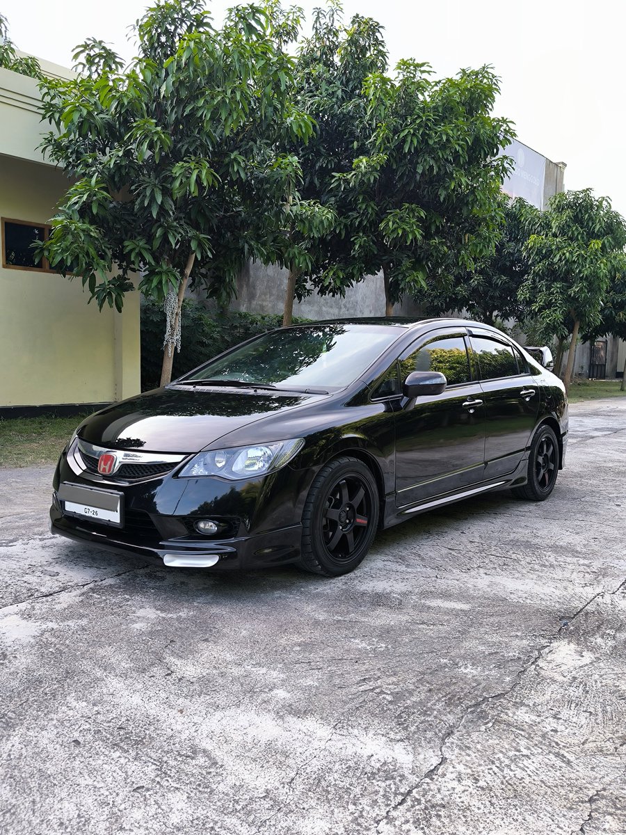 MasMasBiassaa's tweet photo. Honda Civic FD, mobil fun to drive, model exterior timeless, interior keren dan handling OK BGT meski agak keras aja bantingannya (tapi bisa diatasin ganti lowering kit eibach atau merk lain biar ceper tapi empuk).
Dari sisi driving experience juga top notch jika dibanding lawannya, da pokoknyamah gabikin mabok dan bahkan desain interior pun masih ga kalah sama mobil baru alias luas luar biasa sampe bikin gakeliatan kalo ada kucing nyeberang, awokwokwok.

Selain itu juga untuk modifikasi nih unit juga gampang buanget, part aftermarketnya bejibun, didandanin model apapun juga masuk dan kalo dibandingin sama Altis, zuzur jiwa mudanya masih masuk & lebih bergengsi di FD1 ini.

Overall, Pussy Magnet ini merupakan mobil yang sangat driver oriented, jika ingin mencari kenyamanan, silahkan buang jauh jauh mobil ini karena ini bukanlah mobil yang nyaman jika anda jadi penumpang, selain itu kelemahan yang ada pada mobil ini adalah peredaman yang menurut saya agak kurang, meski bisa diakalin pake tambah peredam, ketika hujan atap terasa agak klontang klontang, pun begitu ketika dipacu di tol, suara ban terasa agak masuk. Akan tetapi kelemahan tersebut masih terbayar dengan handling yang nikmat, bensin irit + model yang menurut saya manis & timeless.

Wes monggo, harta yang paling berharga adalah Civic FD yang tidak bertampang jamet
-------------------------------
Honda Civic FD new facelift 2011

Transmisi automatic tiptronic
Surat lengkap pajak hidup
Mesin masih sangat prima perawatan rutin resmi honda
Kilometer 129rb asli record
Buku servis lengkap
Kondisi full original dan siap pakai
Modif tambahan full bodykit mugen & velg TE37
Bergaransi tidak bekas laka dan banjir

Harga cash 149jt nego
Harga credit 139jt Nett

https://t.co/9KgdzMcHuX