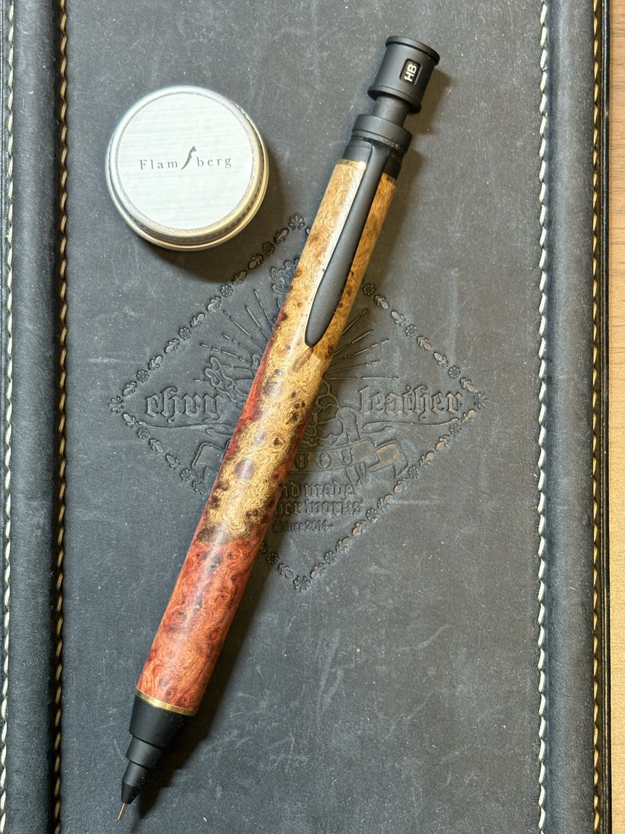 先日のBASE販売で購入🖊️ Flamberg 花梨(瘤)紅白杢 製図用シャープ