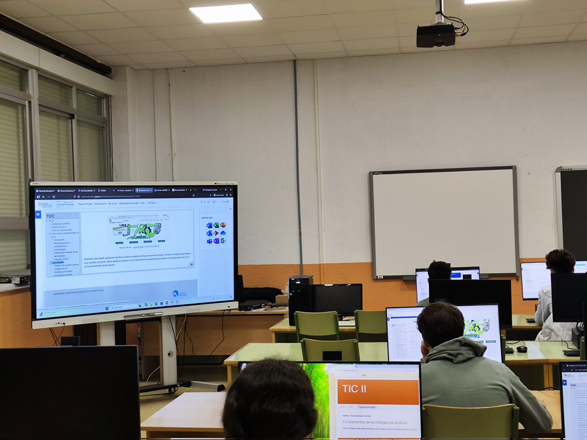 tecuribarri's tweet image. Seguimos con la IA en 2⁰ bachillerato #TIC. Para entender cómo funciona creamos modelos de #MachineLearning con @_learningml_