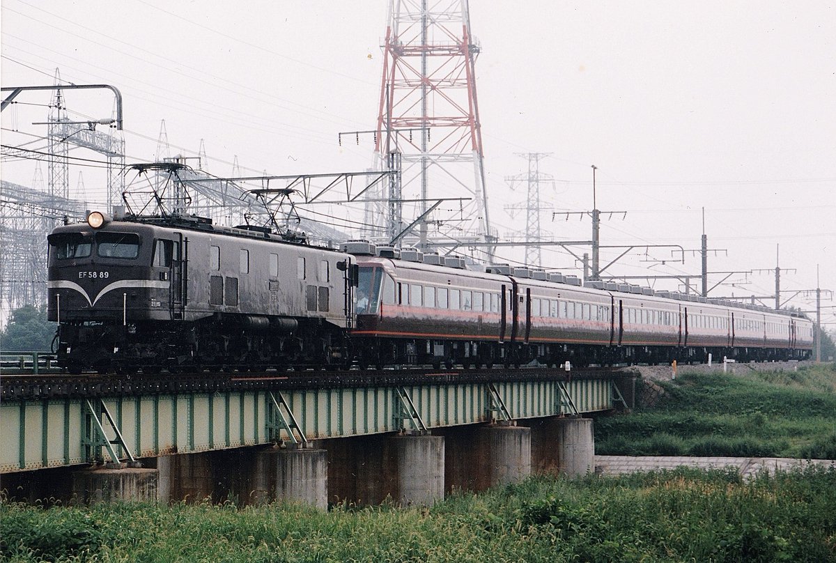 サロンエクスプレス東京といえば EF58 61との組み合わせがベストな