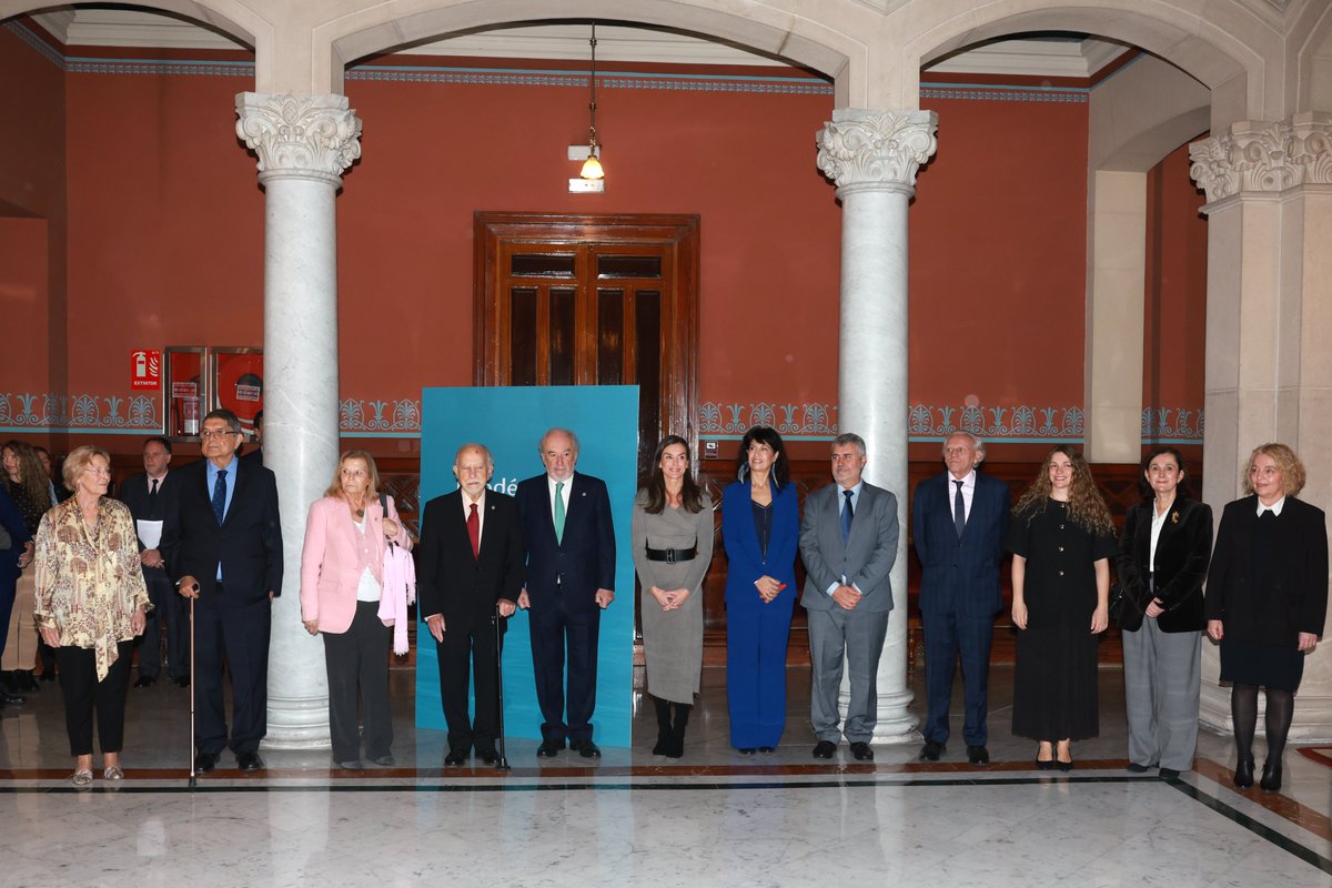 CasaReal's tweet photo. La Reina ha presidido el acto conmemorativo del 20º aniversario de la Fundación del Español Urgente “FundéuRAE”, promovida por la Agencia Efe y la Real Academia Española para fomentar el buen uso del español en los medios de comunicación.

➡️https://t.co/ZOId8m6fvx https://t.co/8cmU3nzSCY