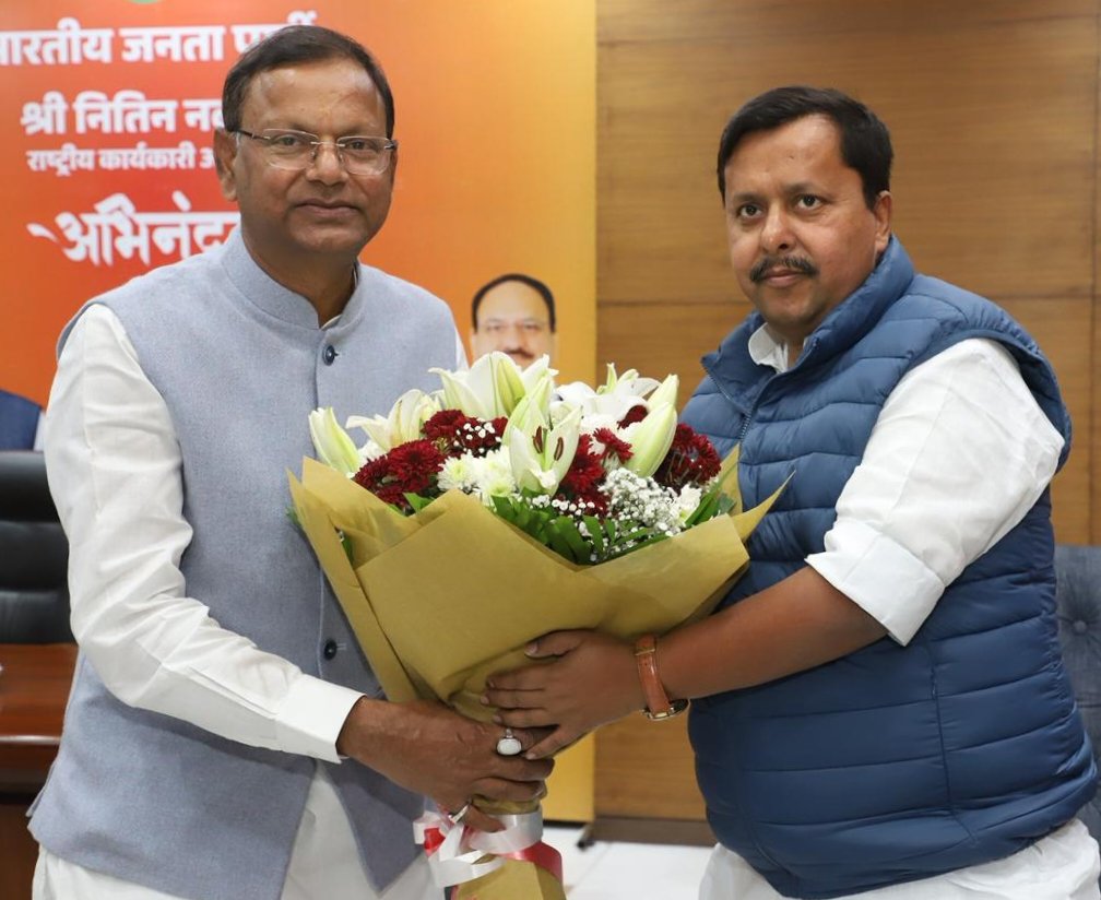 mppchaudhary's tweet photo. आज नई दिल्ली स्थित भाजपा मुख्यालय में नवनियुक्त राष्ट्रीय कार्यकारी अध्यक्ष माननीय श्री नितिन नबीन जी से शिष्टाचार भेंट कर उन्हें नए पदभार हेतु शुभकामनाएं प्रेषित की। 

इस दौरान उनका कुशलक्षेम जाना। उनसे मार्गदर्शन प्राप्त करना सौभाग्यपूर्ण रहा। 

हमें पूर्ण विश्वास है कि उनके नेतृत्व में कार्य करते हुए हम उत्तर प्रदेश में भाजपा को और सशक्त बनाएंगे तथा राष्ट्र सेवा के संकल्प को निष्ठापूर्वक पूरा करेंगे।
#NitinNabin 
#BJP4India 
@NitinNabin  @BJP4India @BJP4UP
