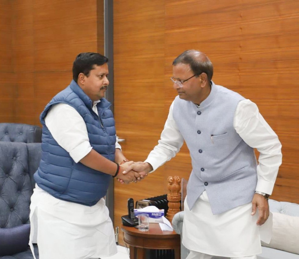 mppchaudhary's tweet photo. आज नई दिल्ली स्थित भाजपा मुख्यालय में नवनियुक्त राष्ट्रीय कार्यकारी अध्यक्ष माननीय श्री नितिन नबीन जी से शिष्टाचार भेंट कर उन्हें नए पदभार हेतु शुभकामनाएं प्रेषित की। 

इस दौरान उनका कुशलक्षेम जाना। उनसे मार्गदर्शन प्राप्त करना सौभाग्यपूर्ण रहा। 

हमें पूर्ण विश्वास है कि उनके नेतृत्व में कार्य करते हुए हम उत्तर प्रदेश में भाजपा को और सशक्त बनाएंगे तथा राष्ट्र सेवा के संकल्प को निष्ठापूर्वक पूरा करेंगे।
#NitinNabin 
#BJP4India 
@NitinNabin  @BJP4India @BJP4UP