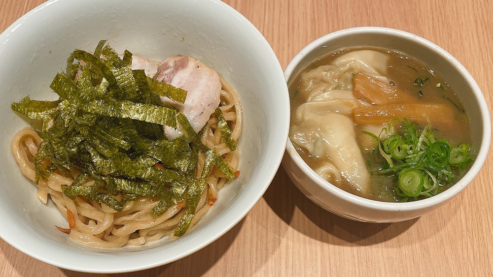 RW_Kitchen's tweet photo. #ラーメンWalkerキッチン 
12/18(木)11時~1930LO

ラーメンWalkerグランプリ宮城の殿堂店 #五福星 早坂雅晶店主プロデュース企画
「函館真昆布新選組」
#九段井さい 大好評出店中🎉

🍜クリスタル煮干しそば
🍜つけ麺【熱盛】
～生まれ変わった井さいのつけ麺熱盛りアルテメッド～

🍚真昆布炊きご飯と平田牧場三元豚のふわトロ丼
🍚真昆布炊きご飯のビストロキラキラ丼

"函館真昆布"と"厳選煮干し"の旨味溢れる貴重な逸杯を食べ逃しなく😋

#ところざわサクラタウン