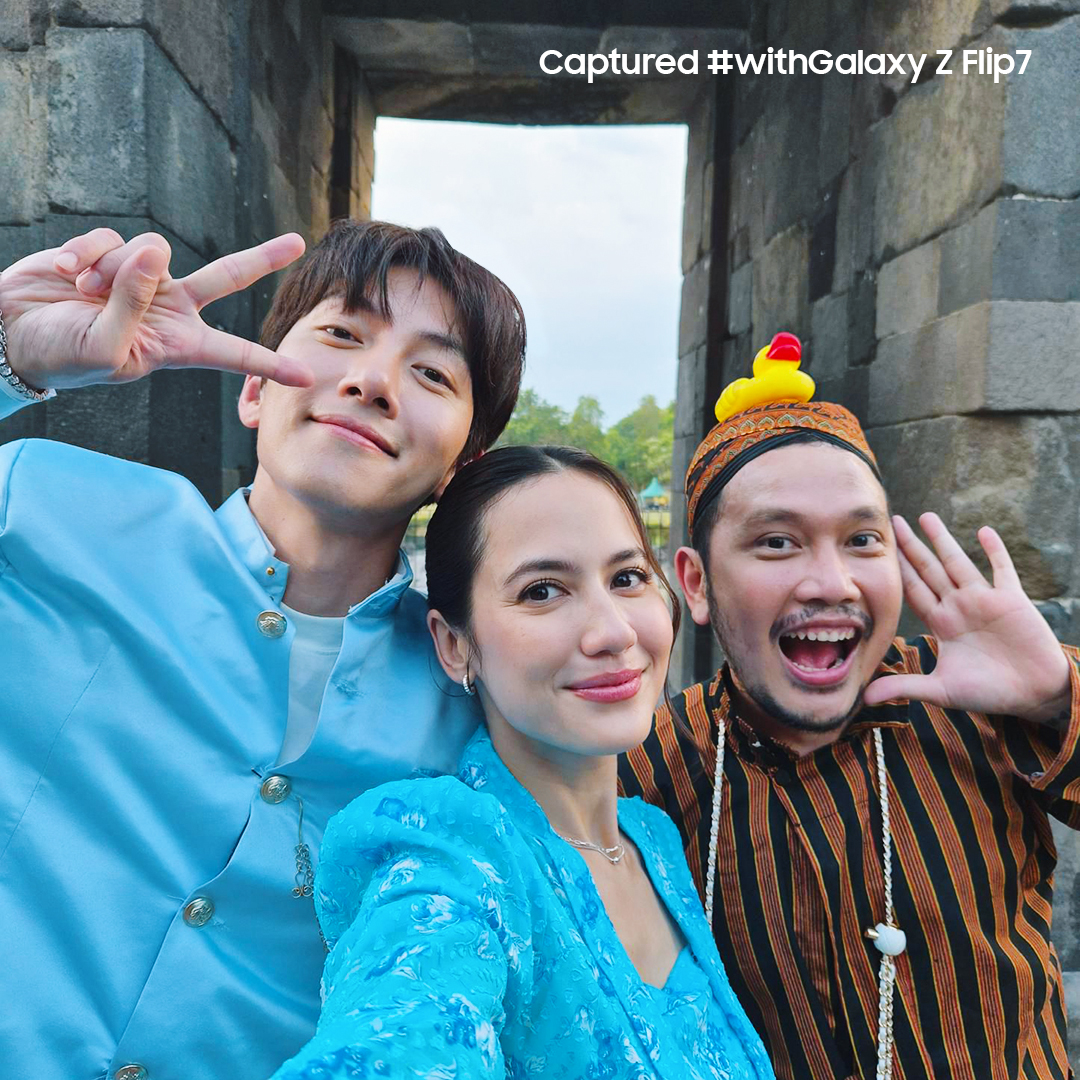 samsungID's tweet image. Udah nonton Abracadabra! The Galaxy of Ultimate Healing episode 3 belum? Coba sebutin 2 fitur Galaxy Z Flip7 yang dipakai Genie Pevita selama di Candi Prambanan bareng Ji Chang Wook?😍

Reply jawabanmu sebanyak-banyaknya dan menangin saldo e-wallet total Rp 4 JUTA untuk 4 orang!