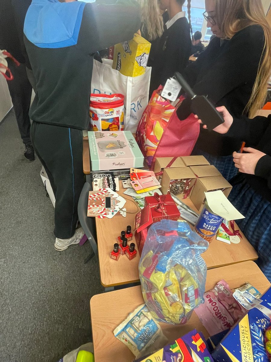 StFiniansCC's tweet photo. Thank you so much to everyone who donated to the ‘Happy Hampers’ Christmas appeal. 
The donated items will help a lot of families in the Dublin area this Christmas .
Thank you to the Fifth Years who helped Ms. Kavanagh to prepare the items for collection. https://t.co/A4m1910wzp