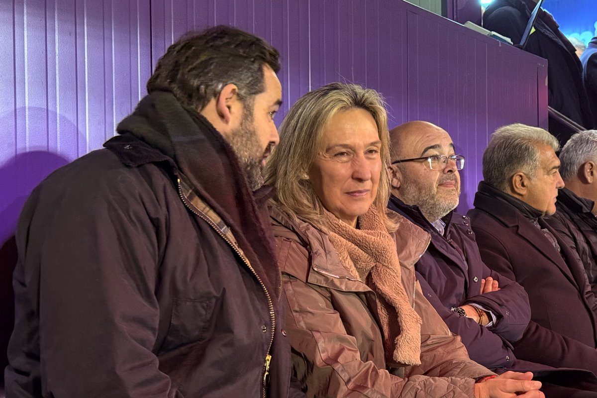 PSOE_Ayto_Guada's tweet image. 🚨 Volvemos a denunciar el uso partidista de las redes sociales del Ayuntamiento de #Guadalajara 

👉 En este caso, en el álbum del #GuadalajaraBarça (flic.kr/ps/3Yf5Gy)

De 36 fotografías, Paco Núñez sale con Guarinos en 8. Se vuelven a olvidar del resto de concejales/as.