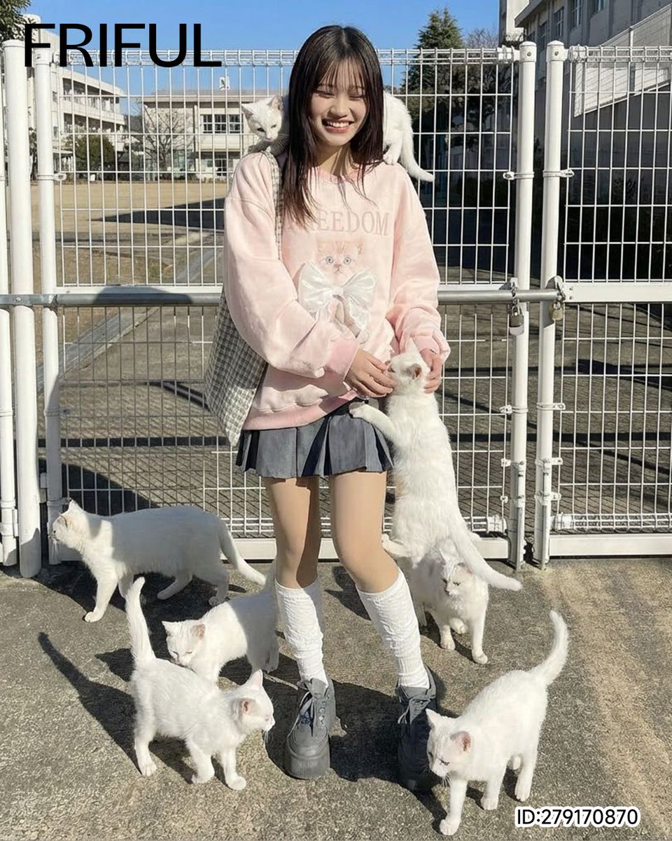 ふわふわピンクがかわいい💕 大人気！バズり中の猫ちゃんスウェット