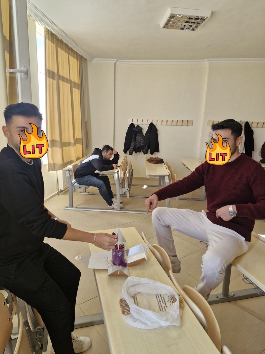 allah1fan's tweet photo. Birini ye diğerine otur dedim😁 https://t.co/ToXqQDsNtr