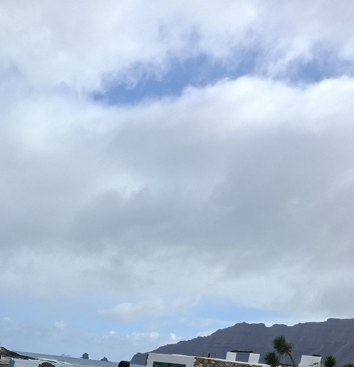 MIGUELI40's tweet photo. La Graciosa,  17 diciembre 2025, a las 11.00 https://t.co/zAoL5dPmRT