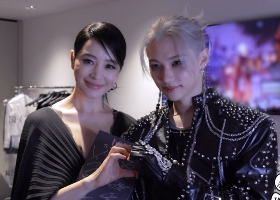 FLXCentral's tweet image. 💌 #FELIX with actress Kim Hyesoo at the 2025 MAMA Awards❤️

#필릭스 #フィリックス #StrayKids