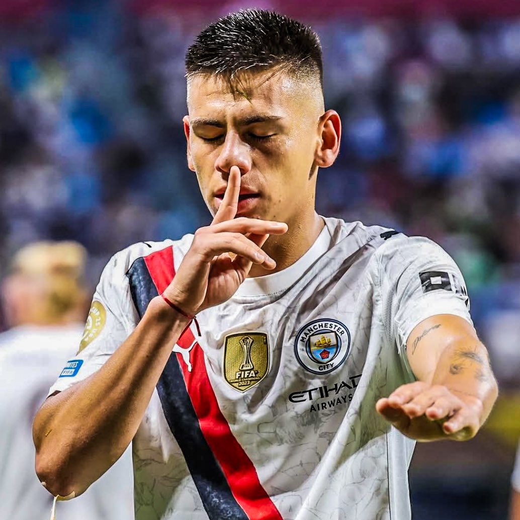 🚨 𝗕𝗥𝗘𝗔𝗞𝗜𝗡𝗚: Girona have now reopened talks to sign midfielder Claudio Echeverri on loan from Man City in January. ✍🏼

He has approved the cancellation of his current loan at Bayer Leverkusen and looks to leave the club in the January window. 🔜 

📰 via <a href="/Nilsola10/">Nil Solà</a>