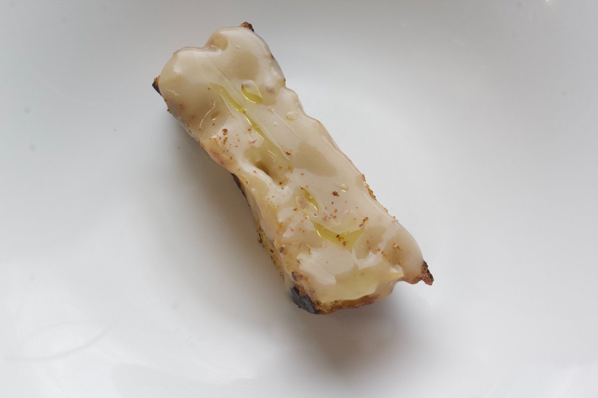 WWFitalia's tweet image. Passa un #Natale a basso impatto ambientale grazie ai consigli della chef @AntoniaKlugmann 🎄🍽️

Scopri la sua ricetta del pane ammollato e arrostito, un piatto stellato e sostenibile con ingredienti comuni, per fare un regalo all’ambiente 
👉wwf.it/pandanews/ambi… 
#OurFuture