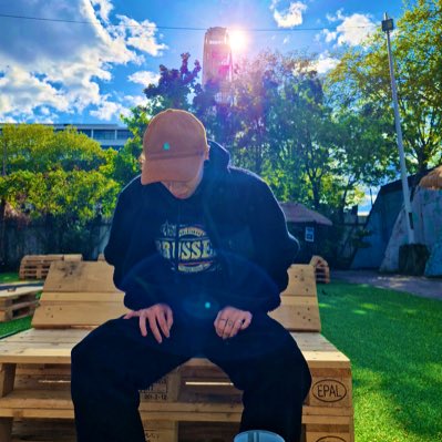 LessFuckU's tweet image. #NouvellePhotoDeProfil