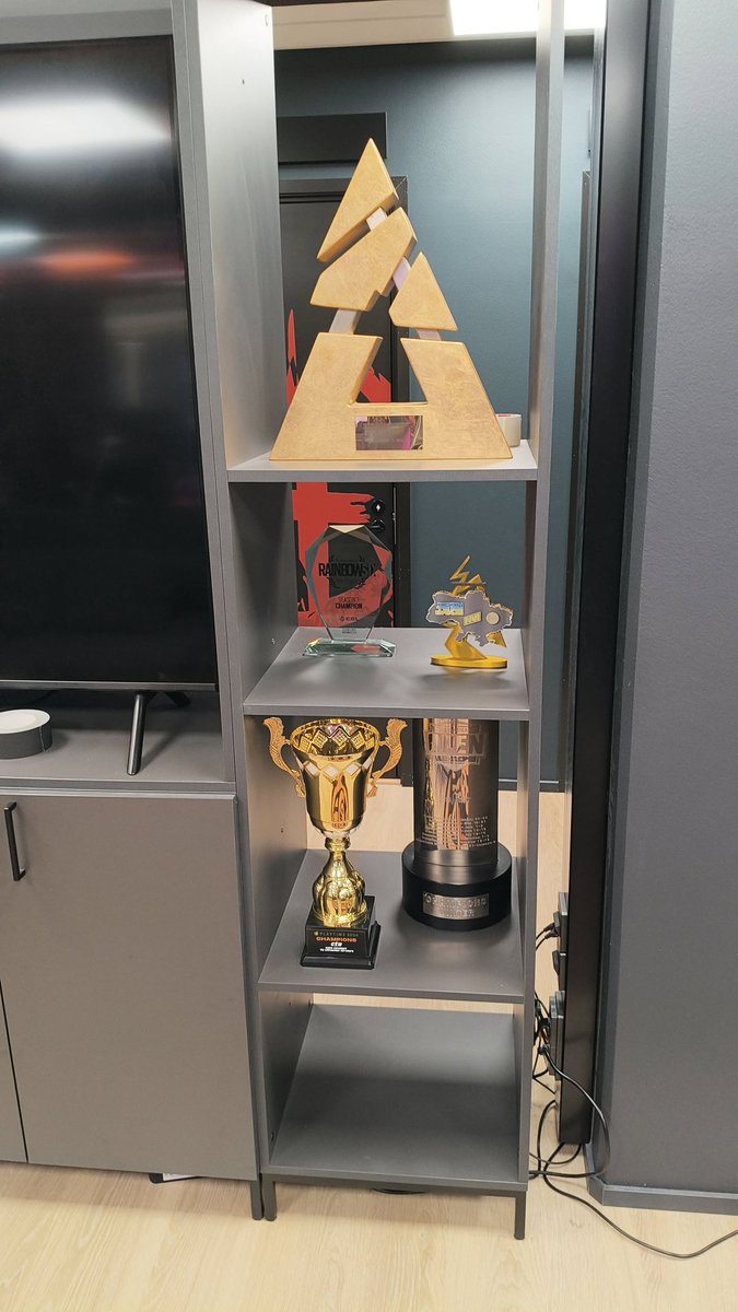 ATannermaa's tweet photo. Visited the ENCE office today with my e-sport school, had a ton of 😊 https://t.co/cNCyONPepP