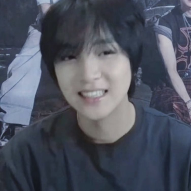 อั้ยยยย!ㅜㅜㅠㅠㅠㅜㅜㅠㅠㅠㅠㅠㅠㅠㅠㅠㅠ จริงแล้ว 2 รูปนี้ถ่ายห่างกันแค่ 1 วันเอง❤️‍🩹❤️‍🩹ㅠㅜㅜㅠ🥹🤏🏻🥹🥹🥹