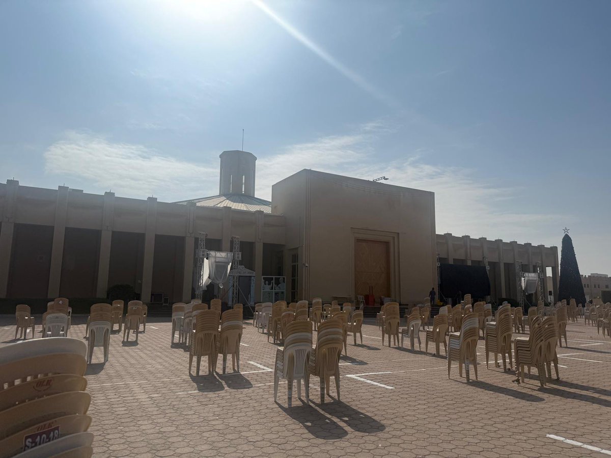 17/12/2025| Ps. 100, 3
L’église Notre-Dame-du-Rosaire de Doha est la première église catholique construite au Qatar, dans un émirat du Golfe, et elle a été consacrée le 14 mars 2008. Elle représente effectivement un jalon historique en matière de liberté religieuse dans une