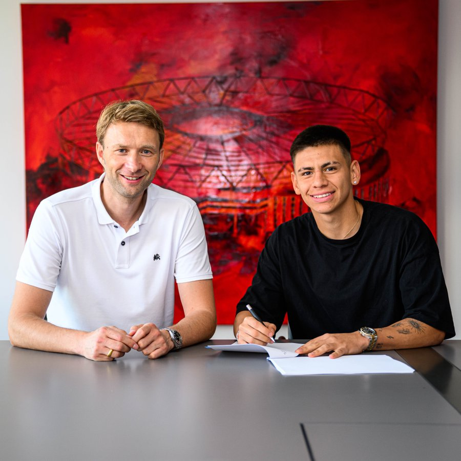 أعاد نادي جيرونا تفعيل محاولاته للتعاقد مع كلاوديو إتشيفيري في يناير.. لاعب وسط مانشستر سيتي وافق على إلغاء إعارته الحالية في باير ليفركوزن واللعب تحت قيادة ميشيل في النادي الإسباني بالدوري الإسباني 