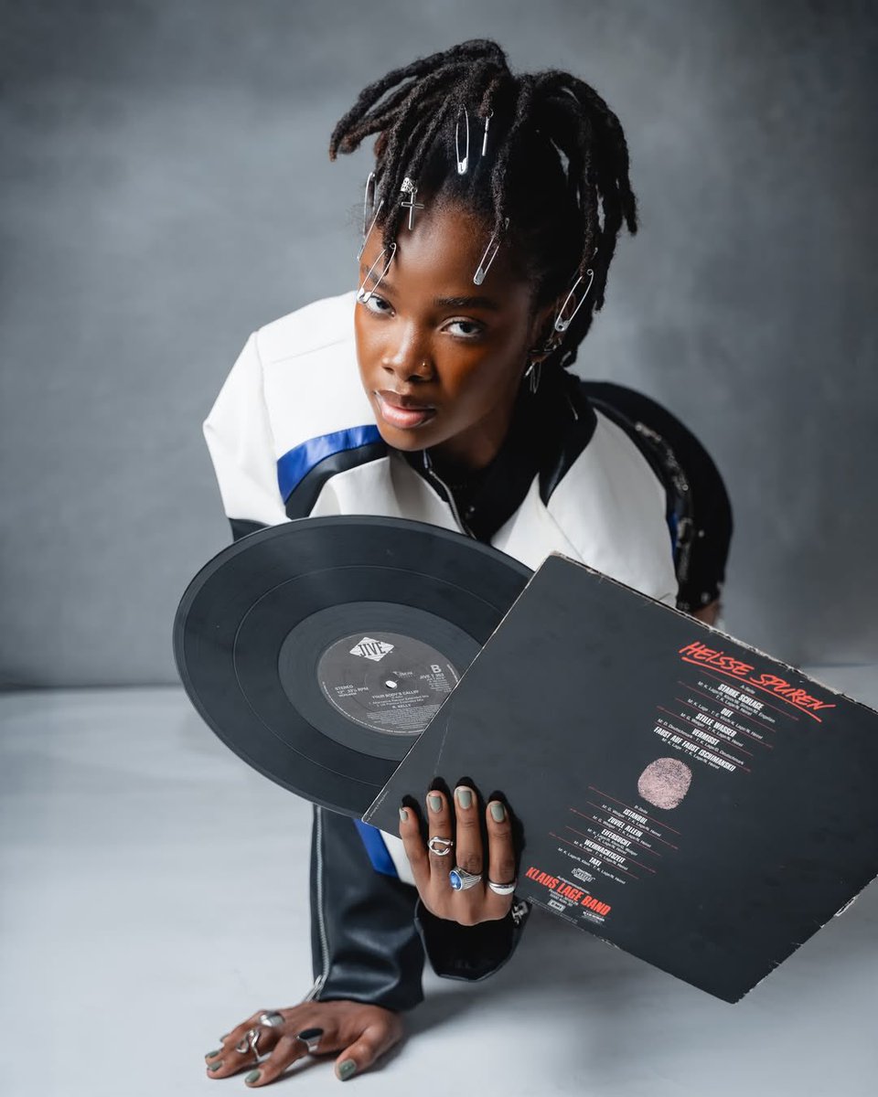 Editorial by Laglivin 🤍