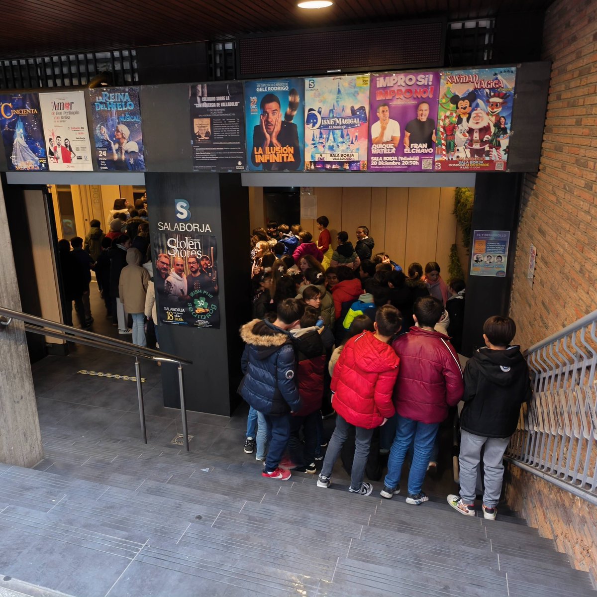 👻 ¿Quién dijo miedo a los fantasmas de Dickens? Nosotros no, ¡y menos en inglés! Nos llevamos a casa una buena lección de generosidad y unas cuantas curiosidades sobre cómo se monta una obra profesional. 👏