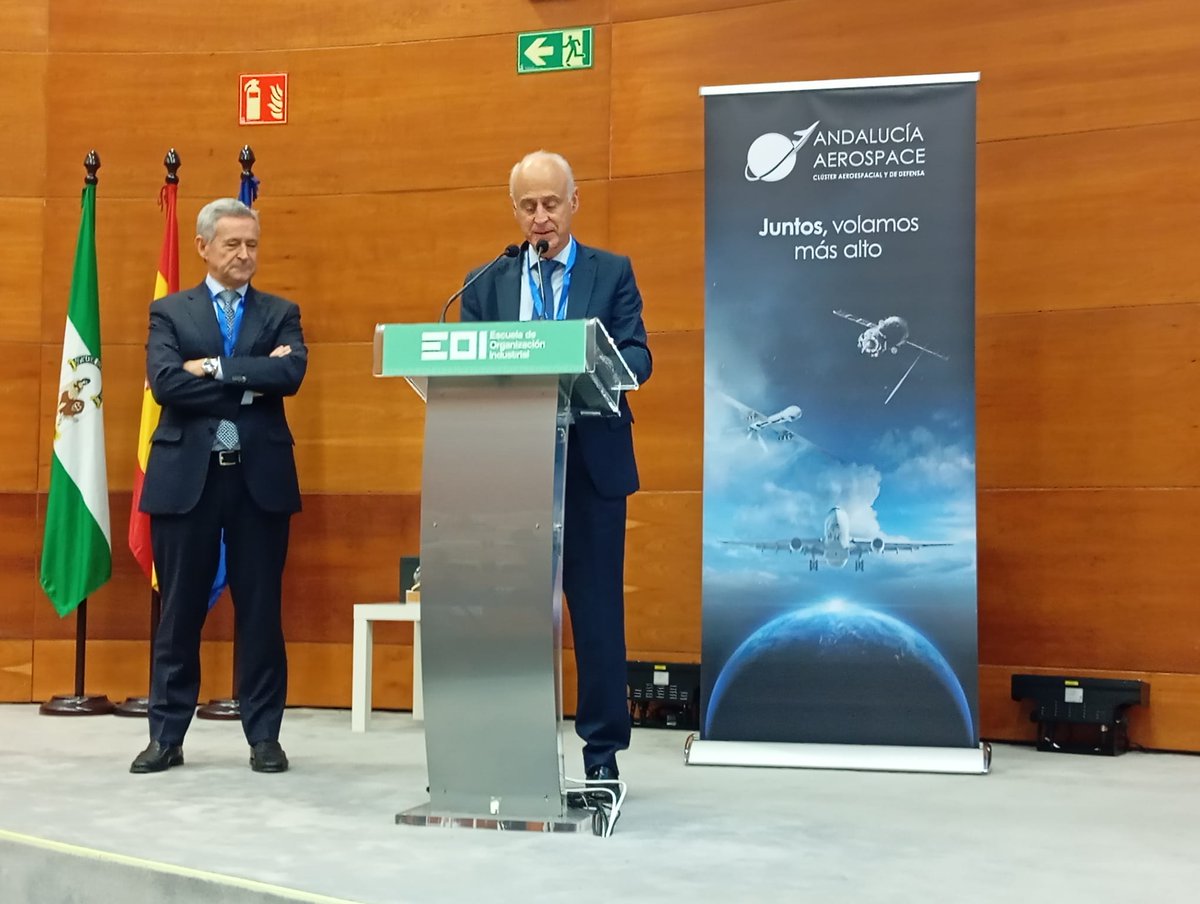 AndAerospace's tweet photo. Hoy es un día importante para el clúster. Celebramos nuestro último encuentro de socios del año, y lo hacemos en la sede de @eoi  Andalucía. Su Delegado, @fvelascocabello, nos da la bienvenida junto a nuestro presidente @AGGuillamon 
¡Hacemos balance de toda nuestra actividad! https://t.co/ly5SvSurm5