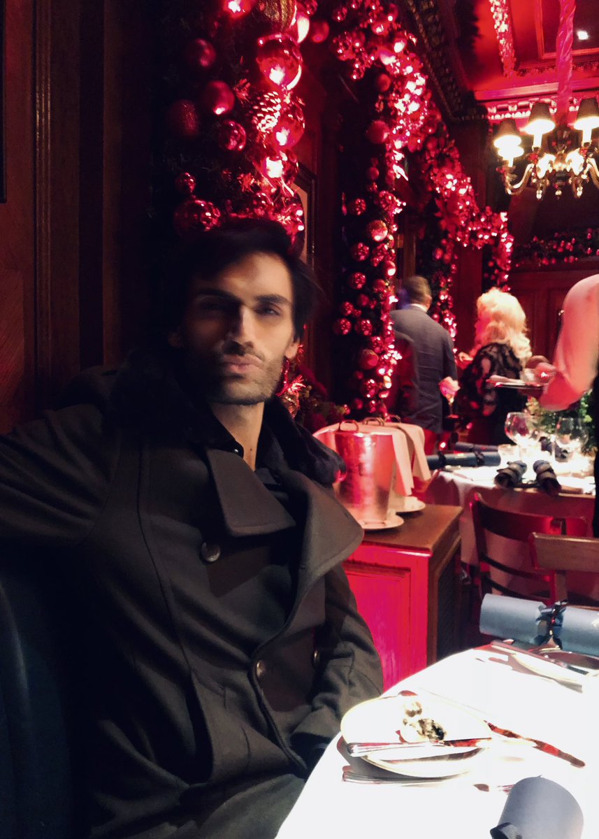 This day in 2019, and still blowing you kisses… 🎄💋 Happy Holidays! 
#HappyHolidays #Throwback #TBT #ThisDayIn2019 #StillInLove #BlowingKisses