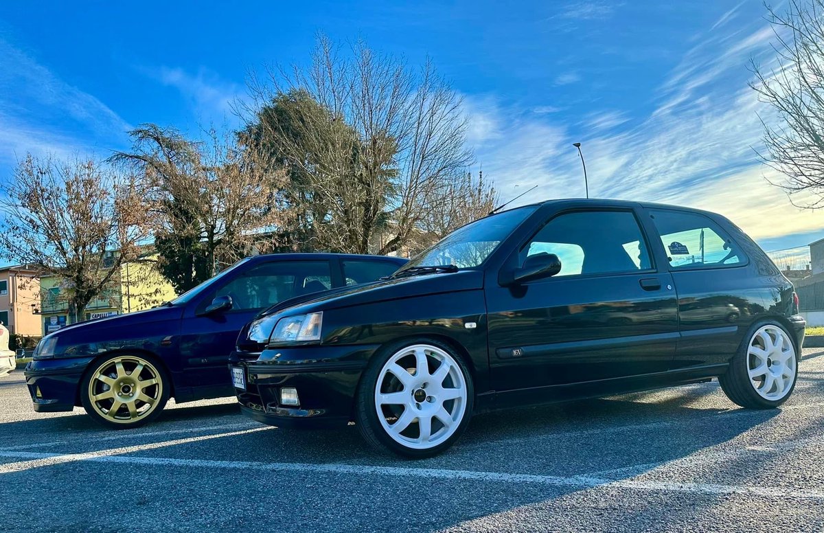 Per Renault Clio 16V e Williams sono disponibili ruote EVO Corse modello SB9 Ragno misure 7x17 ET35 4x100 finitura White e Gold, applicazione RACING con tappi coprimozzo .
Per informazioni o prenotazioni 📨evospeedamg@gmail.com
.
.
.
#evocorse #sb9ragno #racingwheels #madeinitaly