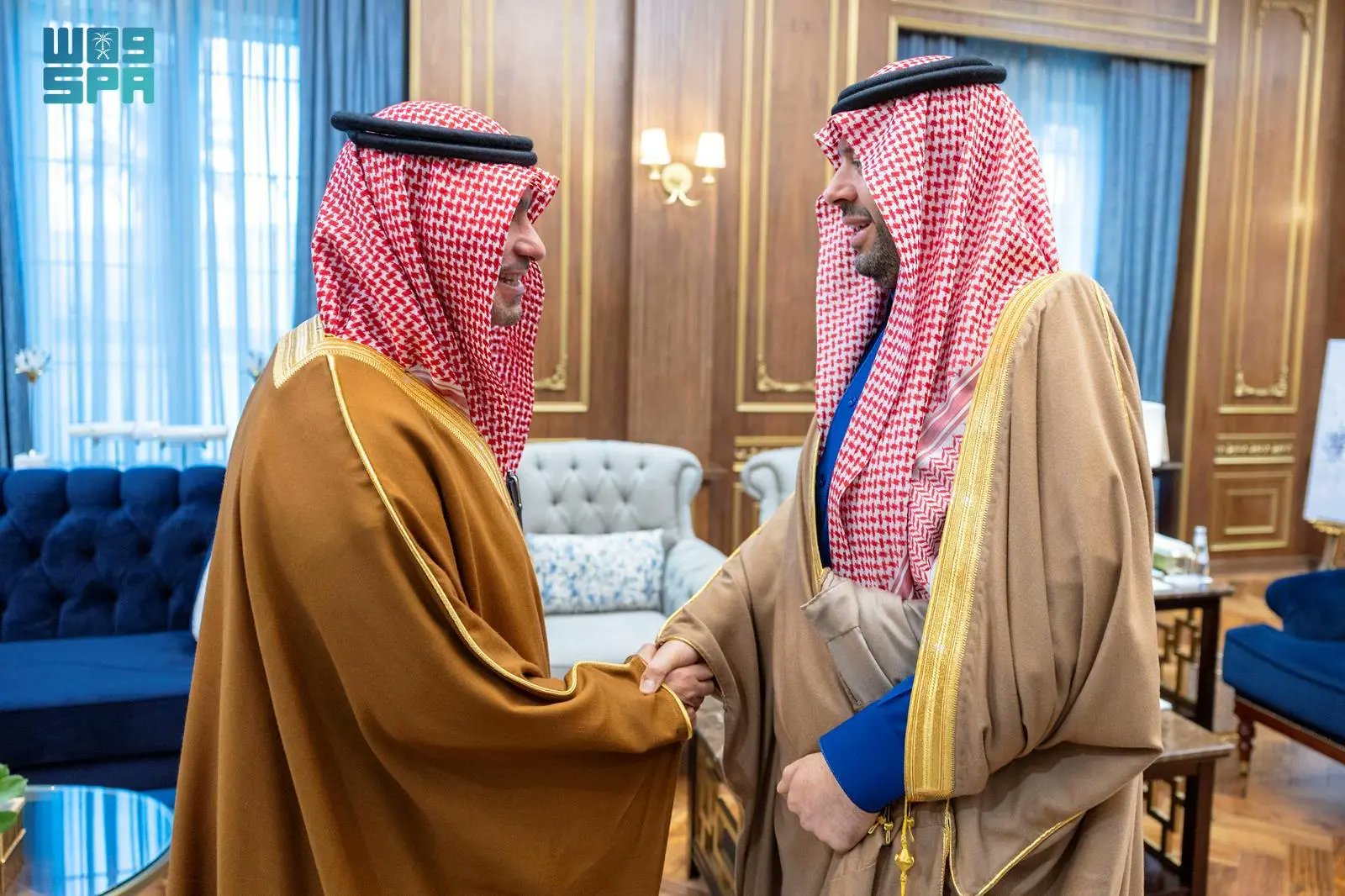 أمير منطقة الحدود الشمالية و وزير البلديات والإسكان يستعرضان الموضوعات المتعلقة بقطاع البلديات والإسكان بالمنطقة. صحيفة البلاد | إمارة منطقة الحدود الشمالية | #وزارة_البلديات_والإسكان 