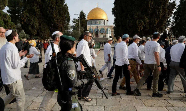 اقتحامات "الأقصى" تتواصل.. وإصابات برصاص الاحتلال في نابلس 