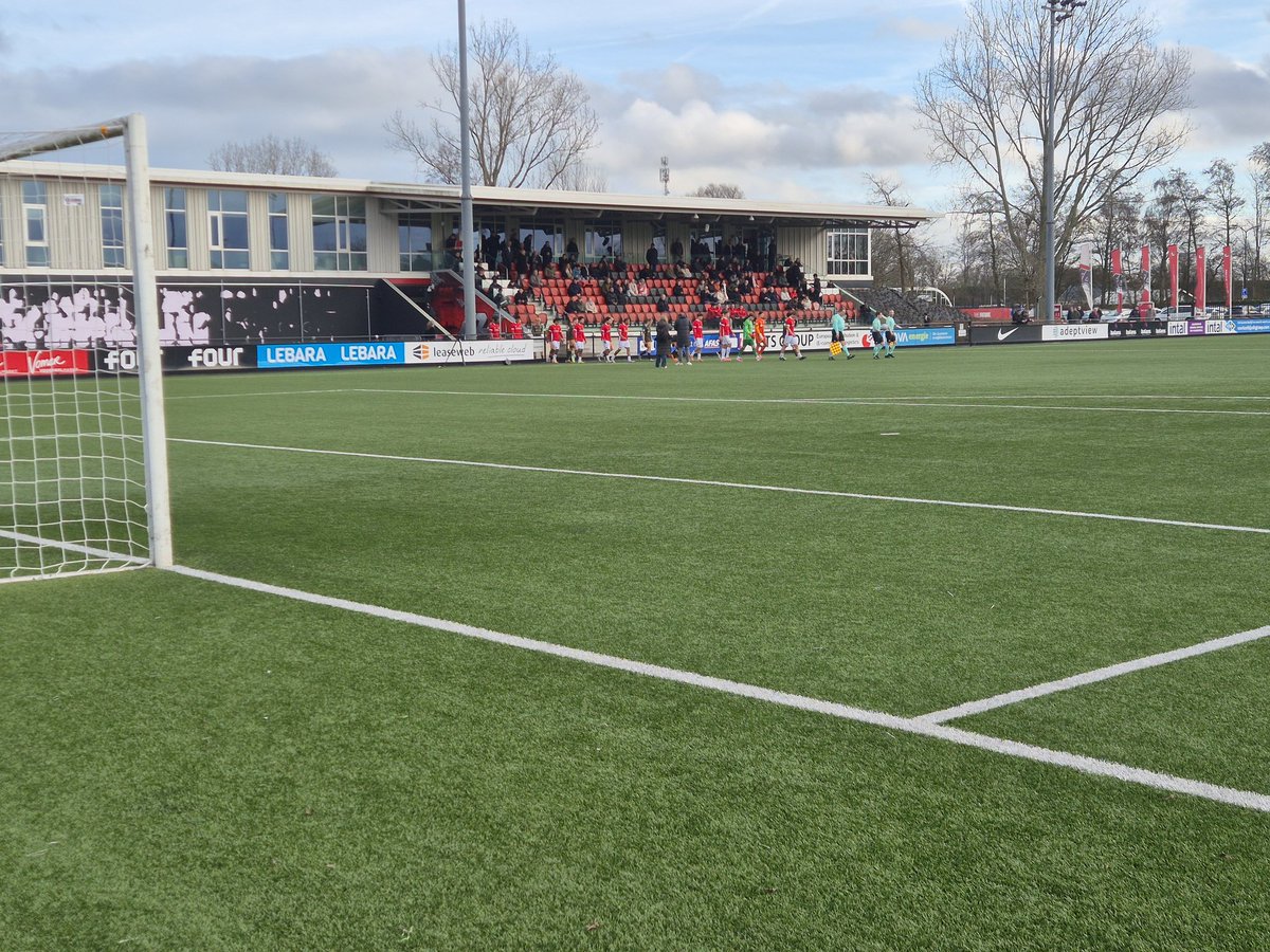 Wat te doen op de eerste dag van je vakantie??

Op naar Wijdewormer voor de potentiële najaarskampioenschapswedstrijd (hoeveel scrabblepunten is dit?) van <a href="/AZJeugd/">AZ Jeugdopleiding</a> u19.

AZ heeft een gelijk of beter resultaat nodig dan Feyenoord (op hetzelfde moment uit bij Ajax)