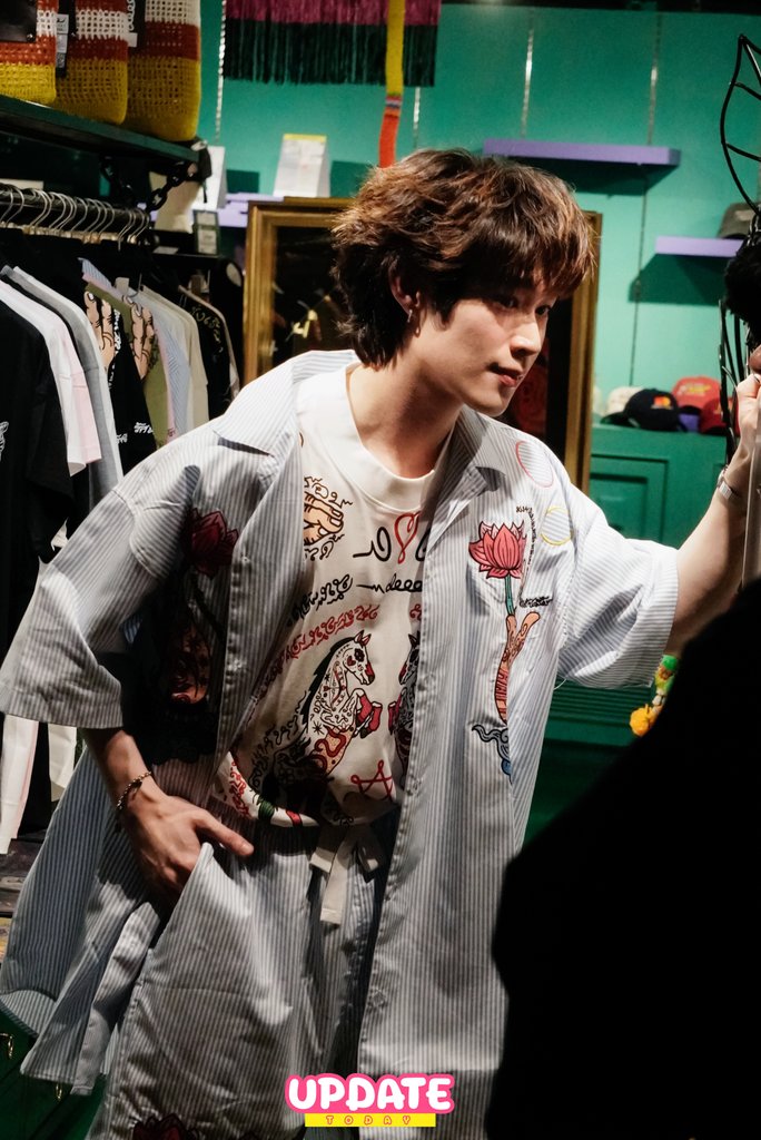 Update__today's tweet photo. "ณฐ ณฐสิชณ์" ในงาน Absolute Siam Store x Deesweetdrug Pop Up Event ✨
NAT WITH DEESWEETDRUG POP UP
#AbsoluteSiamStorexNat #natasitt
#Deesweetdrug #AbsoluteSiamStore
#SiamCenter #AbsolutesiamNoTrendNoGen
#UPDATETODAY #ข่าวบันเทิง https://t.co/iQrGhWenj4