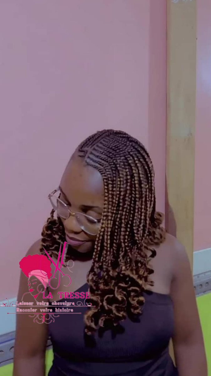 Hairtch237's tweet photo. J'ai eu le plaisir d'embellir d'avantage @Mbrandelle1 avec une nouvelle coiffure 🥰🥰🥰

Mon métier ?
𝗝𝗲 𝗰𝗼𝗶𝗳𝗳𝗲 𝗹𝗲𝘀 𝗴𝗲𝗻𝘀 𝗽𝗼𝘂𝗿 𝘃𝗶𝘃𝗿𝗲 🤧

Disponible à Douala et Yaoundé sur rendez-vous : 654 187 922

✓ WhatsApp : https://t.co/2m1Fp1KfOa

Je vous attends 😉 https://t.co/B6TQCLgazm