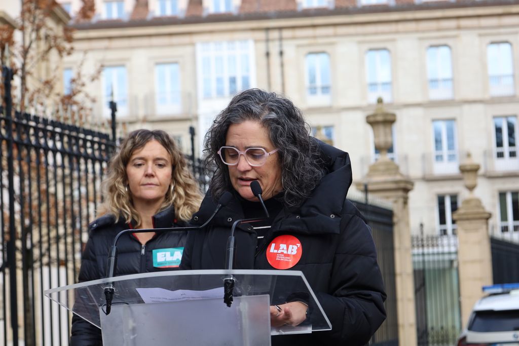 LABsindikatua's tweet image. 📣 LABek mobilizazioa egin du gaur Gasteizen, euskara ofiziala den eremuan, azken urteetan izaten ari den oldarraldi judiziala salatzeko 

💥 Euskarak zerbitzu publikoetan arreta- eta lan-hizkuntza gisa behar dituen lege bermeak exijitzen ditugu

🔗 labur.eus/ic4qtatp