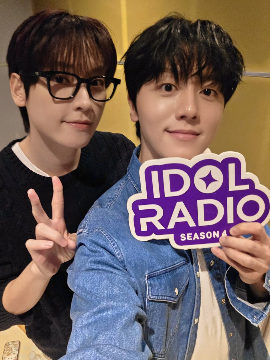 idolradiokorea's tweet photo. 아이돌 라디오4 #ep184 엑스러브 (스페셜 DJ SF9 영빈, 인성)와 함께하는 스트리밍 방송이 시작됐습니다

📲 MBC RADIO 공식 Youtube 채널에서 라이브 스트리밍
https://t.co/EkLdne8sdJ

@SF9official
@XLOV_official

#MBC #IDOLRADIO #아이돌라디오 #SF9 #에스에프나인 #XLOV #엑스러브 https://t.co/eNDFBeY9LA