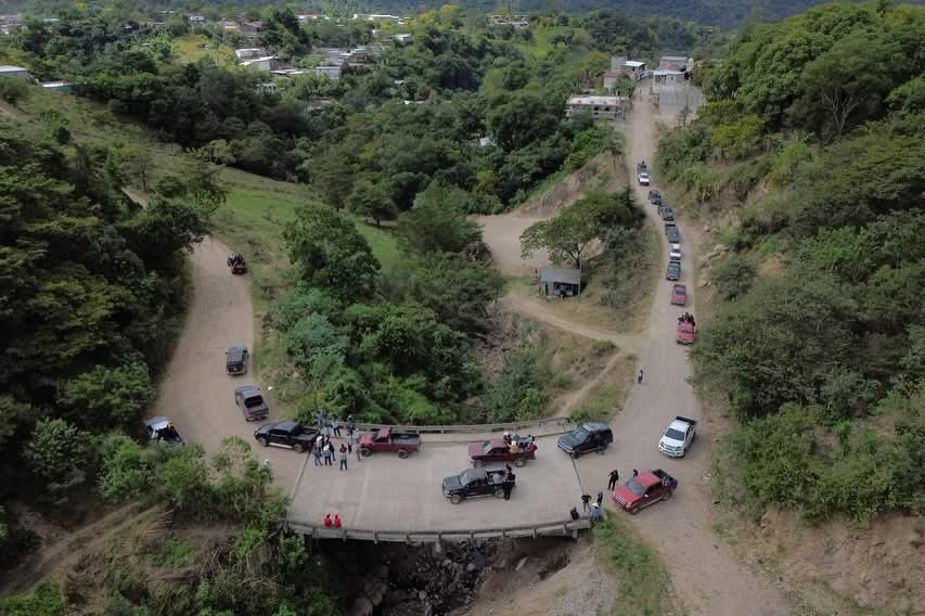 CChiviricuarta's tweet photo. La visita se desarrolló en el marco de las acciones de seguimiento y gestión impulsadas por las comunidades de la Montaña para reactivar el proyecto carretero, inconcluso y abandonado desde el año 2010. https://t.co/nTHMS6ge1g