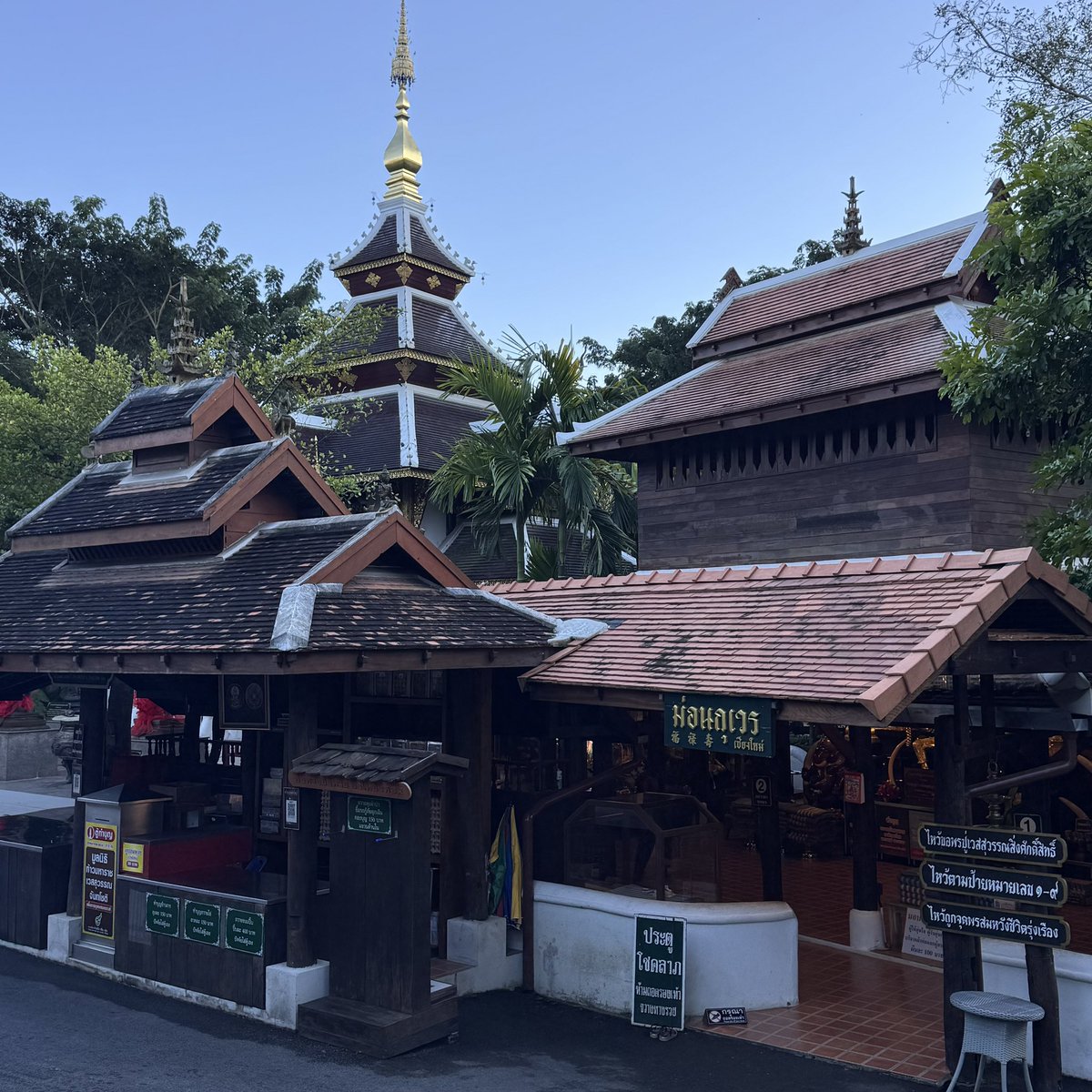 sfkkfs_'s tweet image. ใครมาเชียงใหม่ แนะนำมาไหว้ที่ม่อนกุเวร เด็กๆ gmmtv มากันเยอะเลย ทางนี้ก็เพิ่งมาตามรอย พื้นที่ร่มรื่น เย็นสบายมากๆ รับรู้ได้ถึงพลังงานดีๆ 🥺🙌🏻 มาขอพรจากท้าวเวสสุวรรณ เน้นเรื่องการงานการเงิน 💵