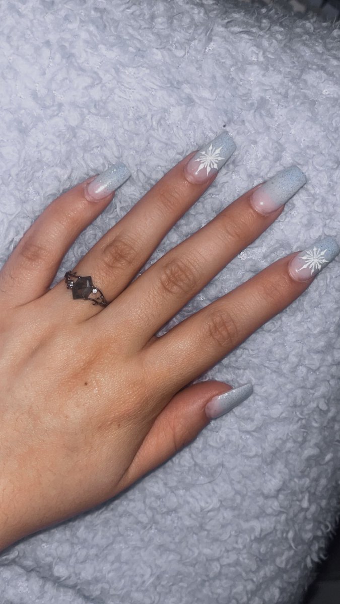 One thing I’ve kept hidden! My promise ring, I couldn’t be more loved and cherished 💕

Hopefully a bigger announcement to end the year!