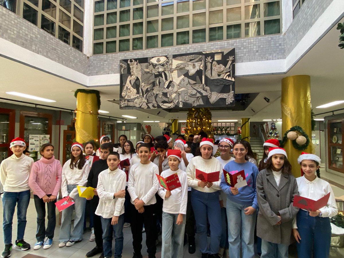 IESMF's tweet image. El Departamento de Música ha organizado un concierto navideño en el hall del Instituto. Hemos podido disfrutar de villancicos clásicos y otros más actuales. Lo han hecho de maravilla #iesmiguelfernandez 👏👏👏🎅🎄