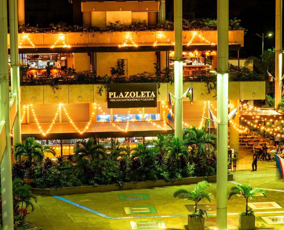 Ayer nos encontramos con esto y es de esas cosas que en Cali ya no sorprenden, pero que no podemos normalizar.

Para quienes no lo saben, la administración de la plazoleta Jairo Varela fue entregada en 2021 a una entidad llamada DECOTUR. Desde entonces maneja todo el espacio: