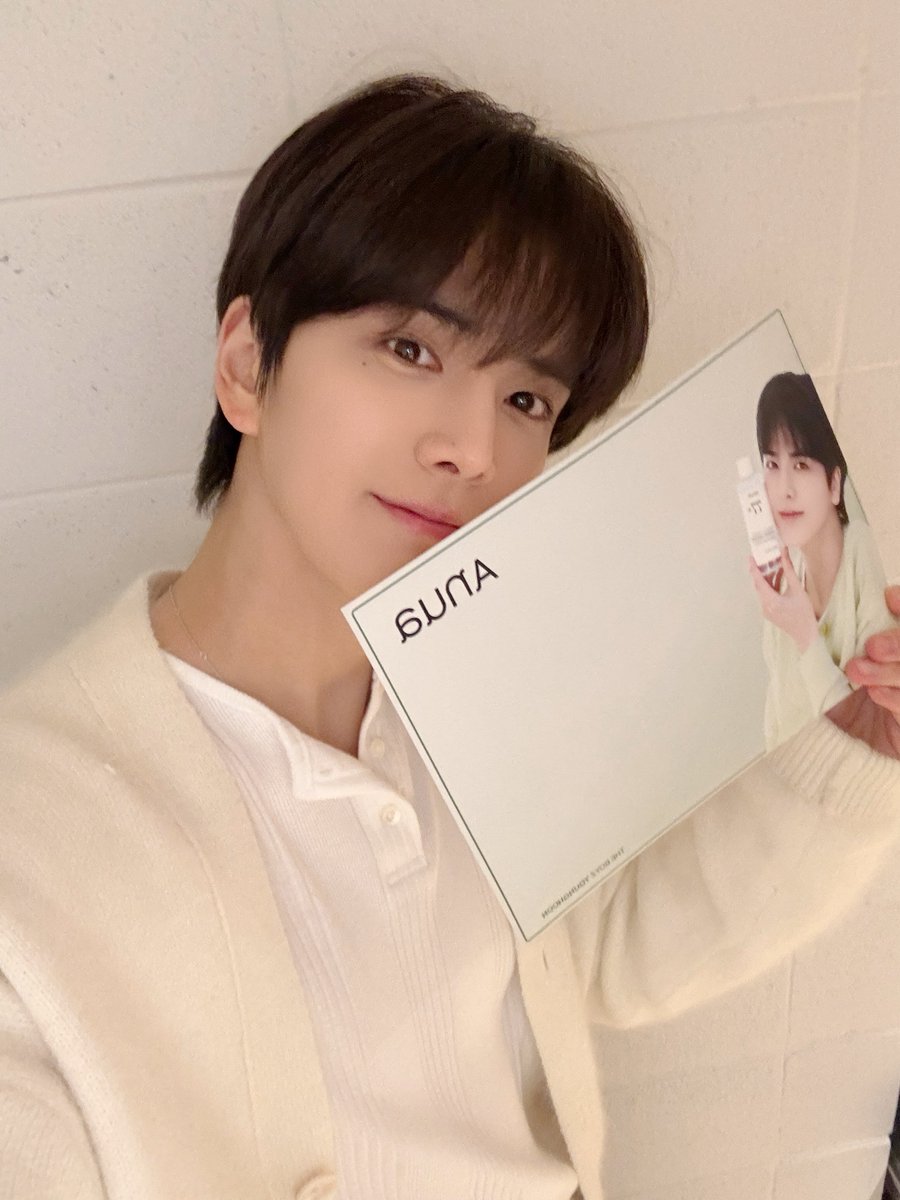 THEBOYZ_officl's tweet photo. [📸] 영훈&amp;현재 아누아 영상통화 이벤트 완료🍃 힘든 하루를 보낸 뒤 아누아에서 영훈&amp;현재랑 차분함을 되찾은 밤🫧

#THEBOYZ #더보이즈
#YOUNGHOON #영훈 #HYUNJAE #현재 https://t.co/ti21kCNa7y