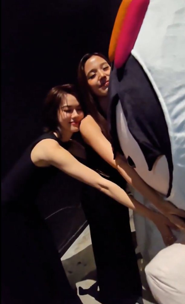 สถานะการณ์เดียวที่ควรพูดว่า เป็นเมะ(หรือเคะ)นี่ดีเนาะ คือได้ซบไหล่แฟ ค่ะ ขอบคุณค่ะ *พับไมค์*