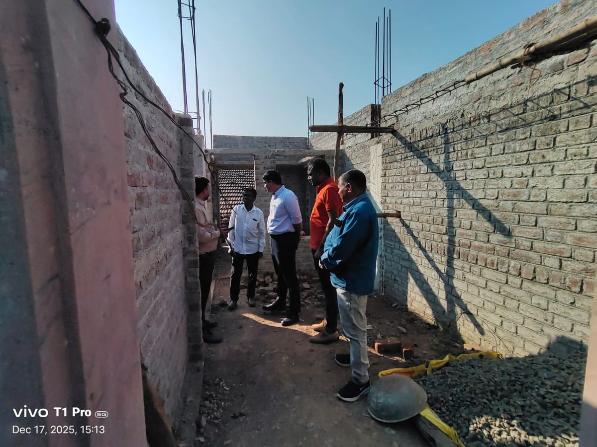 TalukaN78071's tweet photo. તાલુકા વિકાસ અધિકારીશ્રી, નિઝર દ્વારા આજ તા. ૧૭/૧૨/૨૦૨૫ ના રોજ રાયગઢ ગામે પ્રધાનમંત્રી આવાસ યોજના અંતર્ગત આવાસના કામોની મુલાકાત કરવામાં આવી.
@CollectorTapi @InfoGujarat @ddo_Tapi @sdmnizar @DRDATapi @infotapigog24
#Gujarat #gujaratgov #tapi https://t.co/NBhDMyiPYP