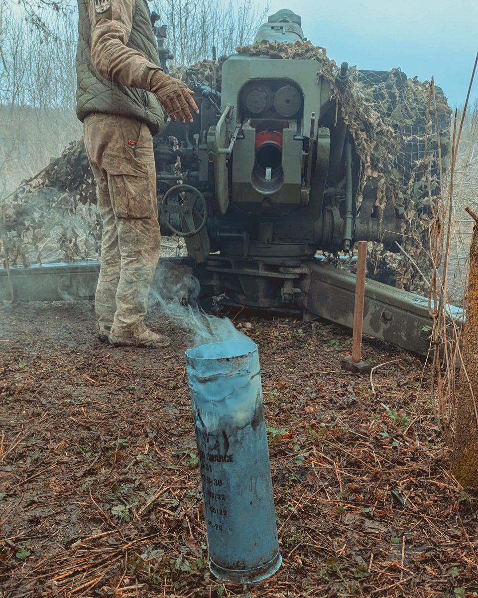 Шановне панство! Вимушений оголосити різдвяний збір на ремонт корчів. Більшу частину автопарку моя батарея полагодила за власний кошт, однак гроші вже скінчились, в ще три критично важливі машини досі не на ходу. Потрібна ваша допомога.