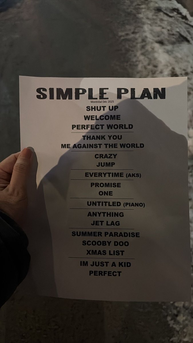 spbrazil's tweet photo. Ontem o Simple Plan realizou o leilão anual da Simple Plan Foundation.

Durante o evento a banda tocou o álbum “Still Not Getting Any…” na íntegra, além de grandes hits e a música de Natal “My Christmas List”. 

Créditos: instagram/marteluaeterra https://t.co/hQwAOsT7cU