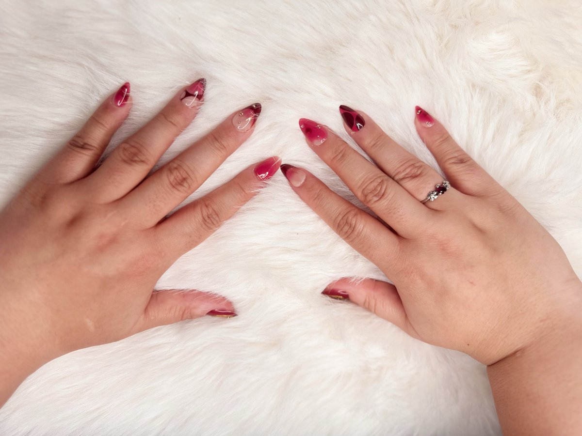 bab3yum3's tweet photo. Nouveau set d’ongles 💅💖
Je suis complètement fan…
Dites-moi, ça me va bien ? 🤭✨
#YumiDoll #NailsAddict #KawaiiStyle #PinkVibes https://t.co/RiUy9AFC42