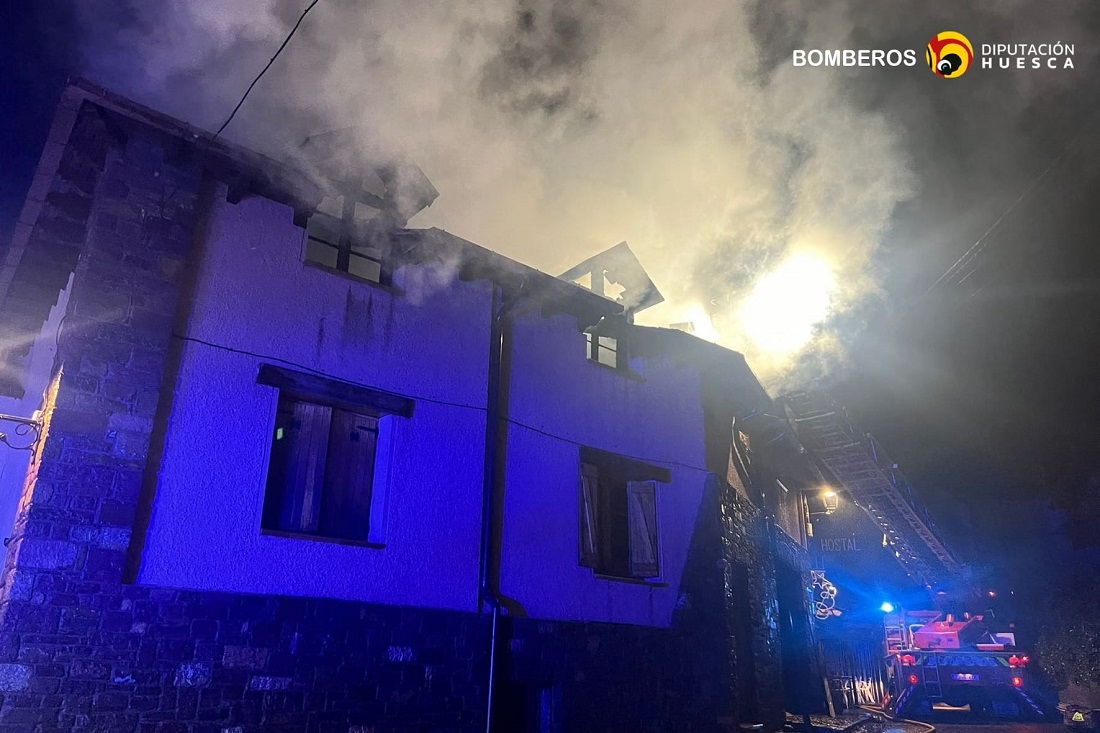 Un incendio arrasa una vivienda en Laspaúles sobrarbedigital.com/incendio-arras… a través de <a href="/SobrarbeDigital/">Sobrarbe Digital</a>