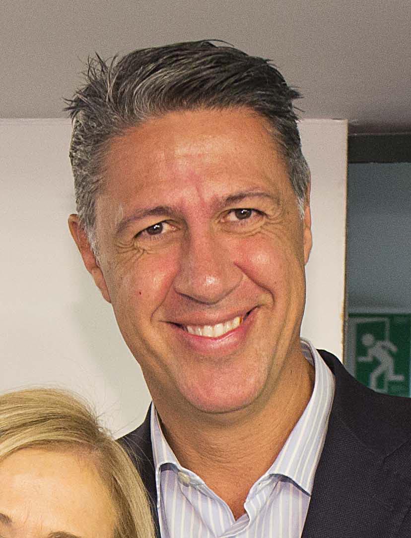 El cabronazo este es Xavier García Albiol alcalde de Badalona🇪🇸 acaba de DESALOJAR a 400 okupas delincuentes de un instituto abandonado, 

HONOR mas gente así y MENOS como Irene Montero